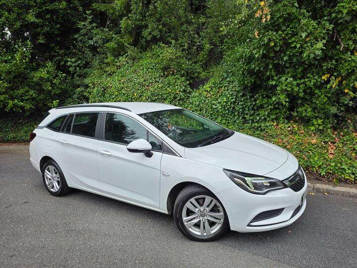Vauxhall Astra 1.6 CDTi BlueInjection Design Sports Tourer Euro 6 (s/s) 5dr Vauxhall Astra 1.6 CDTi BlueInjection Design Sports Tourer Euro 6 (s/s) 5dr