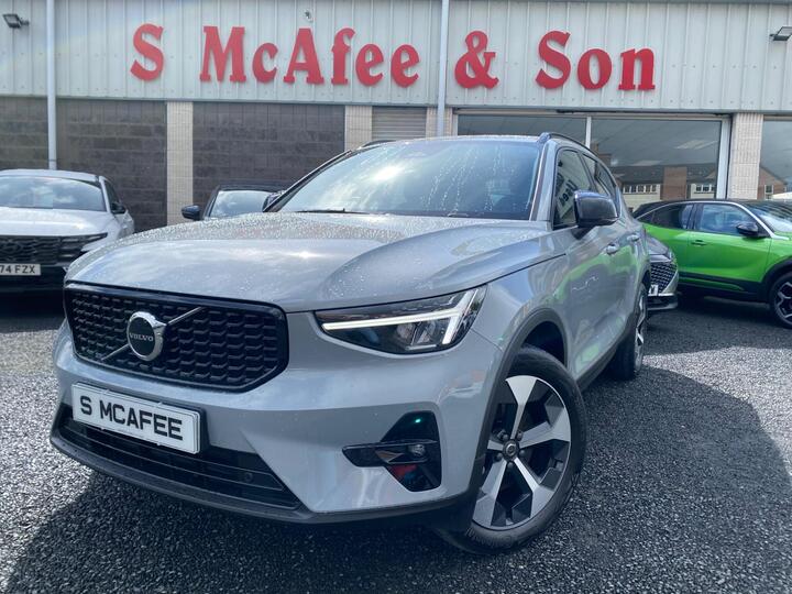 Volvo XC40 2.0 B4 MHEV Plus Dark DCT Auto Euro 6 (s/s) 5dr