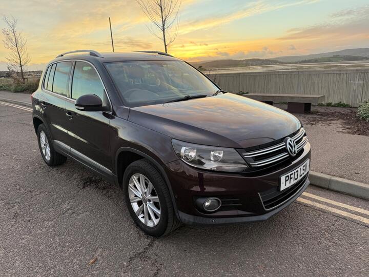 Volkswagen Tiguan 2.0 TDI BlueMotion Tech SE DSG 4WD Euro 5 (s/s) 5dr Volkswagen Tiguan 2.0 TDI BlueMotion Tech SE DSG 4WD Euro 5 (s/s) 5dr