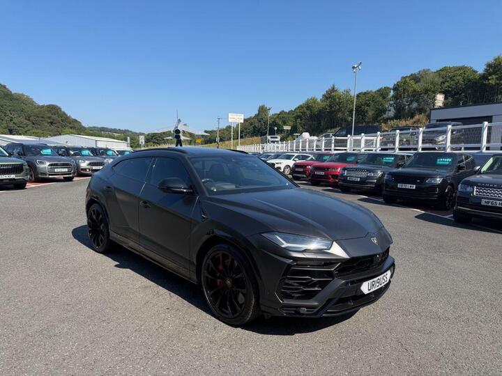 Lamborghini URUS 4.0 V8 Bi-Turbo SUV Panoramic Sunroof, Satin Black Wrap