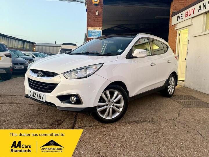 Hyundai Ix35 2.0 CRDi Premium 4WD Euro 5 5dr Hyundai Ix35 2.0 CRDi Premium 4WD Euro 5 5dr