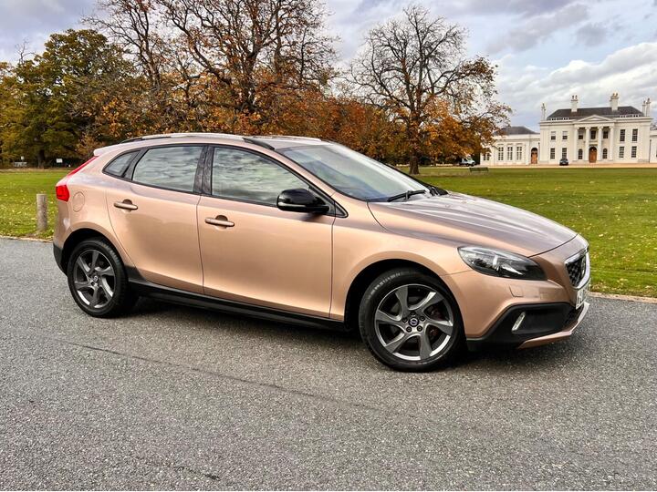Volvo V40 Cross Country 1.6 D2 Lux Powershift Euro 5 (s/s) 5dr Volvo V40 Cross Country 1.6 D2 Lux Powershift Euro 5 (s/s) 5dr