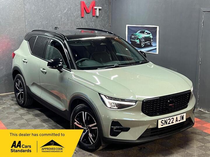 Volvo XC40 2.0 B3 MHEV Plus Dark DCT Auto Euro 6 (s/s) 5dr