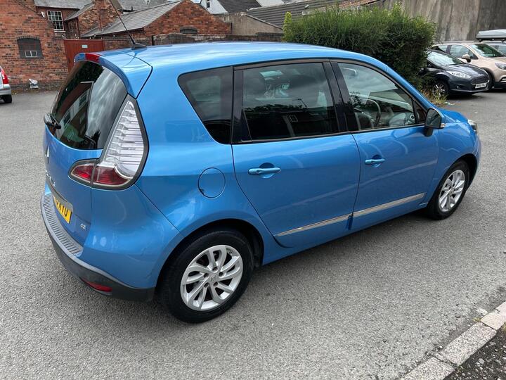 Renault Scenic 1.5 DCi ENERGY Dynamique TomTom Euro 5 (s/s) 5dr Renault Scenic 1.5 DCi ENERGY Dynamique TomTom Euro 5 (s/s) 5dr