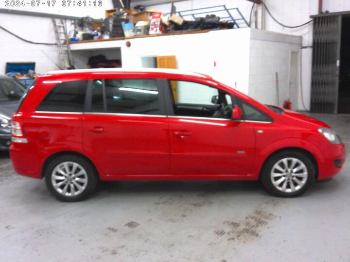 Vauxhall Zafira 1.7 CDTi EcoFLEX Design Euro 5 5dr (SNav) Vauxhall Zafira 1.7 CDTi EcoFLEX Design Euro 5 5dr (SNav)