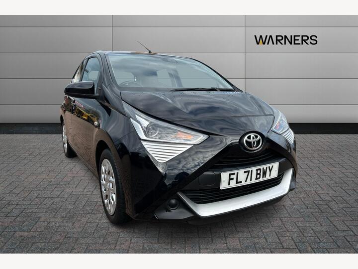Toyota AYGO 1.0 VVT-i X-play Euro 6 (s/s) 5dr Toyota AYGO 1.0 VVT-i X-play Euro 6 (s/s) 5dr