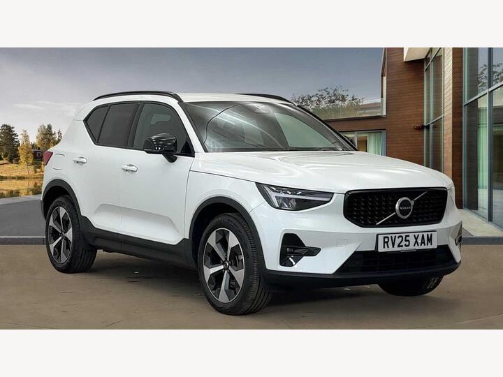 Volvo XC40 2.0 B4 MHEV Plus Dark DCT Auto Euro 6 (s/s) 5dr