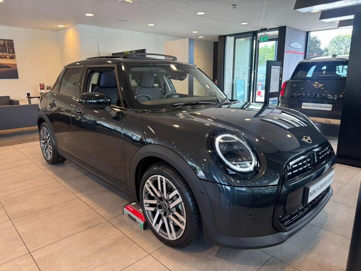 MINI Cooper 1.5C Classic Steptronic Euro 6 (s/s) 5dr