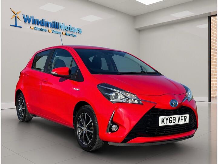 Toyota Yaris 1.5 VVT-h Icon Tech E-CVT Euro 6 (s/s) 5dr