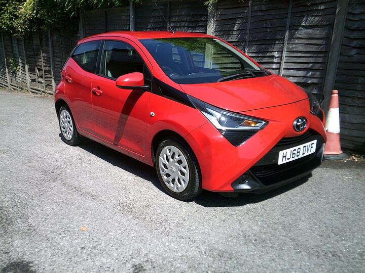 Toyota AYGO 1.0 VVT-i X-play X-shift Euro 6 5dr