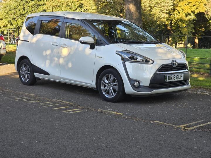 Toyota Sienta Hybrid Auto MPV UBER XL & 4 FAMILY