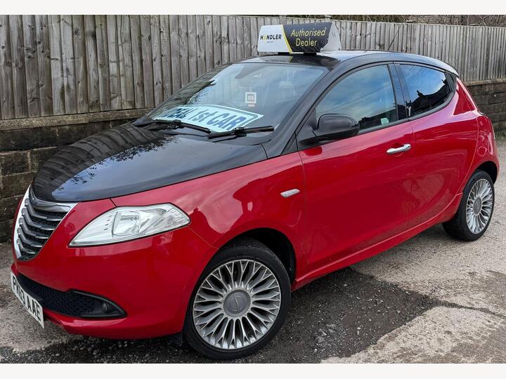 Chrysler Ypsilon 1.2 Black&Red Euro 5 (s/s) 5dr