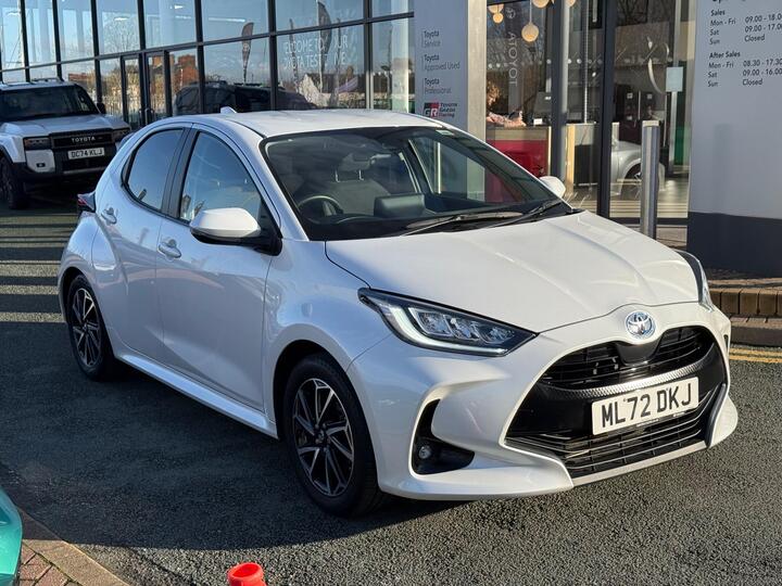 Toyota Yaris 1.5 VVT-h Design E-CVT Euro 6 (s/s) 5dr Toyota Yaris 1.5 VVT-h Design E-CVT Euro 6 (s/s) 5dr