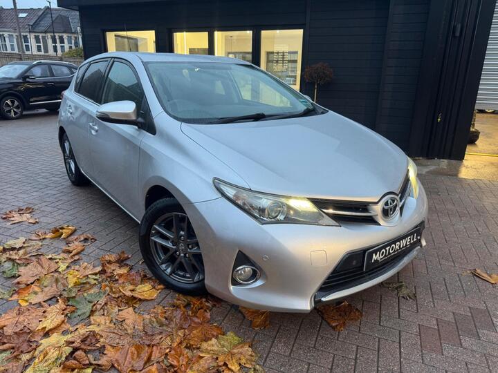 Toyota Auris 1.6 V-Matic Icon Plus Multidrive S Euro 5 5dr Toyota Auris 1.6 V-Matic Icon Plus Multidrive S Euro 5 5dr