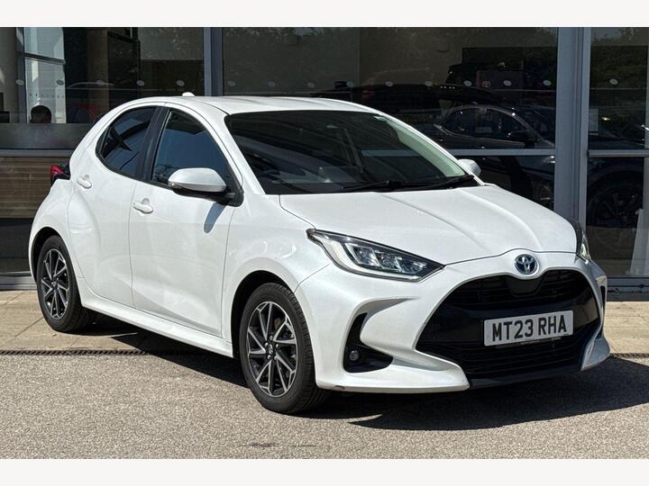 Toyota Yaris 1.5 VVT-h Design E-CVT Euro 6 (s/s) 5dr