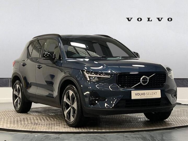 Volvo XC40 2.0 B3 MHEV Plus Dark DCT Auto Euro 6 (s/s) 5dr