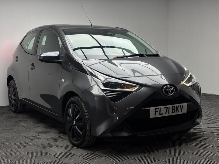 Toyota AYGO 1.0 VVT-i X-play Euro 6 (s/s) 5dr Toyota AYGO 1.0 VVT-i X-play Euro 6 (s/s) 5dr