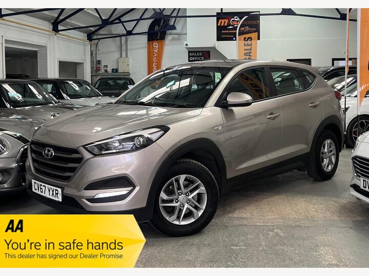 Hyundai TUCSON 1.7 CRDi Blue Drive S Euro 6 (s/s) 5dr Hyundai TUCSON 1.7 CRDi Blue Drive S Euro 6 (s/s) 5dr