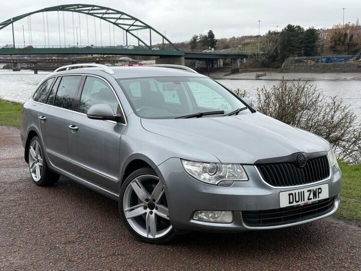Skoda SUPERB 3.6 V6 Elegance Estate 5dr Petrol DSG 4WD Euro 5 (260 Ps)