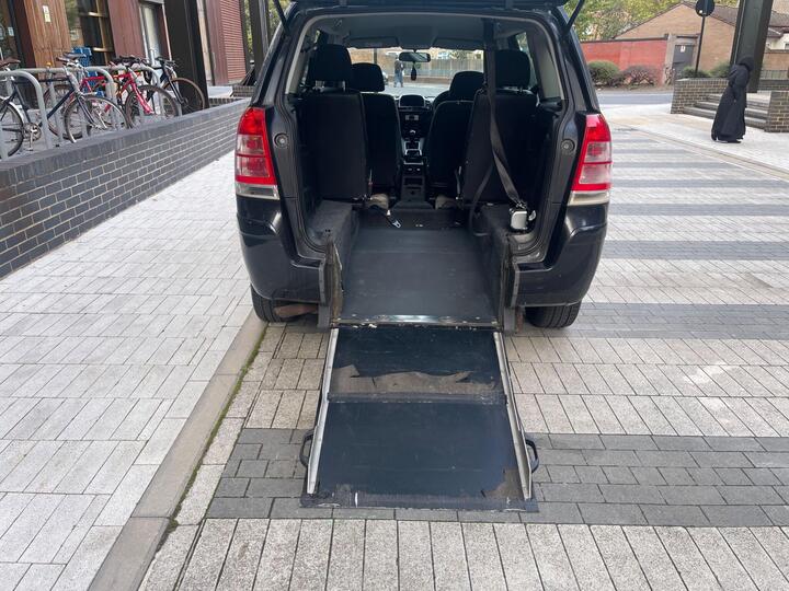 Vauxhall Zafira 1.8 16V Exclusiv Euro 5 5dr Vauxhall Zafira 1.8 16V Exclusiv Euro 5 5dr