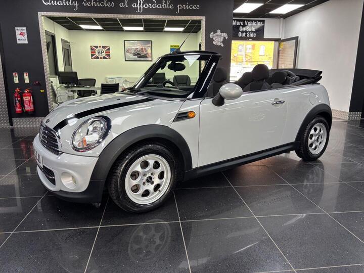 MINI CONVERTIBLE 2.0 Cooper D Auto Euro 5 2dr