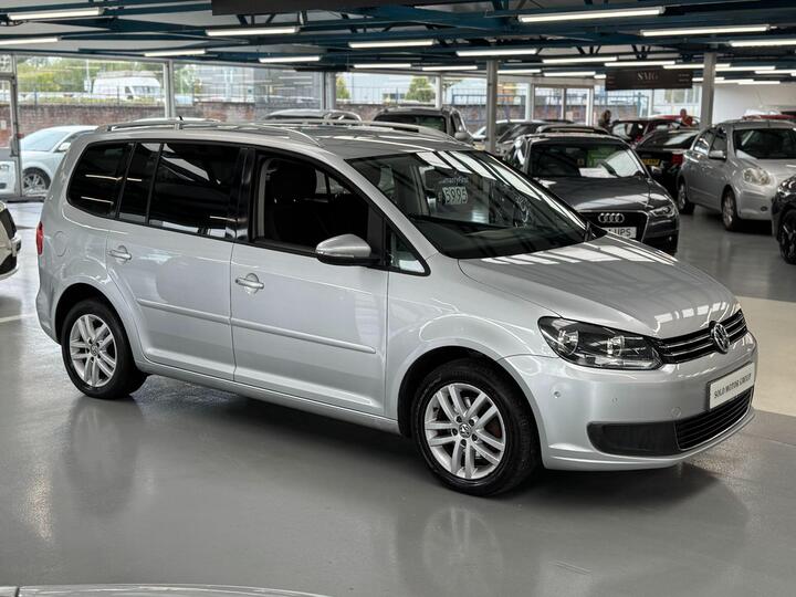 Volkswagen Touran 1.6 TDI SE DSG Euro 5 5dr Volkswagen Touran 1.6 TDI SE DSG Euro 5 5dr