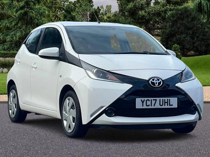 Toyota AYGO 1.0 VVT-i X-play X-shift Euro 6 5dr Toyota AYGO 1.0 VVT-i X-play X-shift Euro 6 5dr