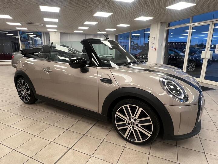 MINI Convertible 1.5 Cooper Exclusive Steptronic Euro 6 (s/s) 2dr MINI Convertible 1.5 Cooper Exclusive Steptronic Euro 6 (s/s) 2dr