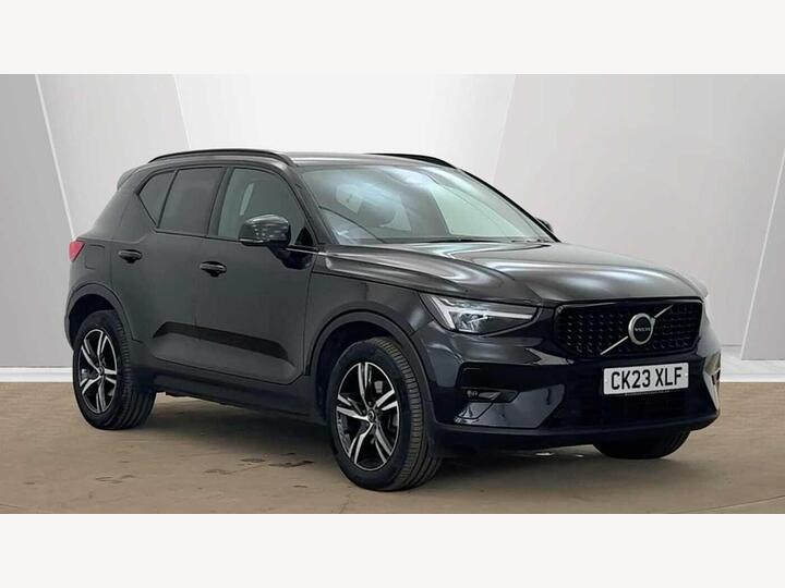 Volvo XC40 2.0 B3 MHEV Plus Dark DCT Auto Euro 6 (s/s) 5dr