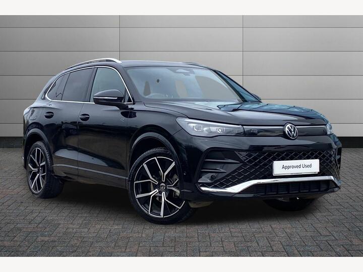 Volkswagen Tiguan 1.5 ETSI MHEV R-Line DSG Euro 6 (s/s) 5dr Volkswagen Tiguan 1.5 ETSI MHEV R-Line DSG Euro 6 (s/s) 5dr