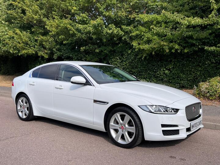 Jaguar XE 2.0i Portfolio Auto AWD Euro 6 (s/s) 4dr