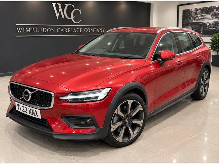 Volvo V60 Cross Country 2.0 B5 MHEV Plus Auto AWD Euro 6 (s/s) 5dr