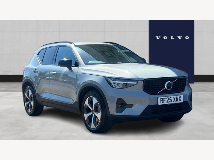 Volvo XC40 2.0 B4 MHEV Plus Dark DCT Auto Euro 6 (s/s) 5dr