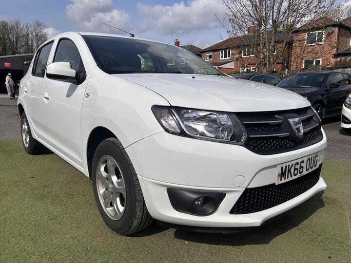 Dacia Sandero 0.9 TCe Laureate Euro 6 (s/s) 5dr Dacia Sandero 0.9 TCe Laureate Euro 6 (s/s) 5dr