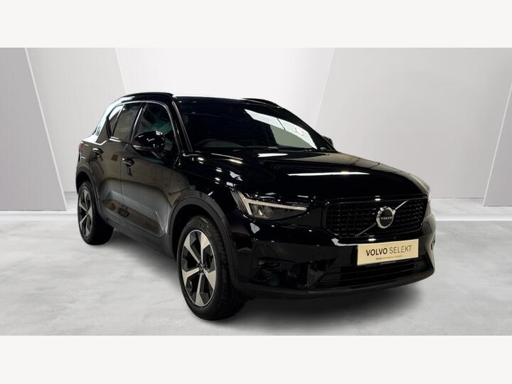 Volvo XC40 2.0 B4 MHEV Plus Dark DCT Auto Euro 6 (s/s) 5dr