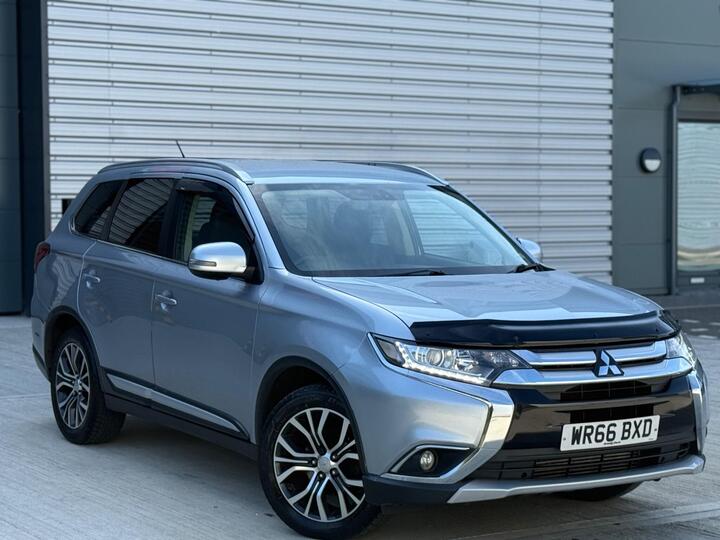 Mitsubishi Outlander 2.2 DI-D GX3 Auto 4WD Euro 6 5dr Mitsubishi Outlander 2.2 DI-D GX3 Auto 4WD Euro 6 5dr