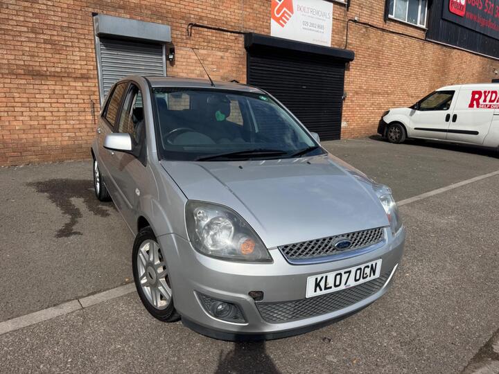 Ford Fiesta 1.6 Ghia 5dr