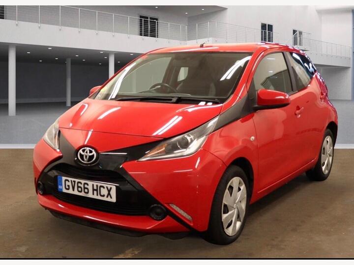 Toyota AYGO 1.0 VVT-i X-play X-shift Euro 6 5dr Toyota AYGO 1.0 VVT-i X-play X-shift Euro 6 5dr