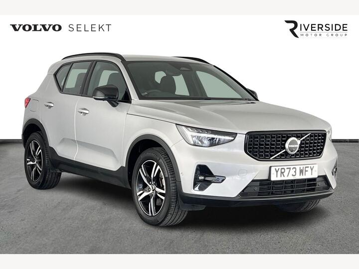 Volvo XC40 2.0 B3 MHEV Plus Dark DCT Auto Euro 6 (s/s) 5dr