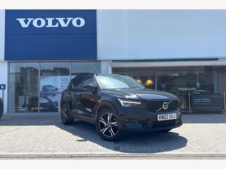 Volvo XC40 2.0 B3 MHEV Plus Dark DCT Auto Euro 6 (s/s) 5dr
