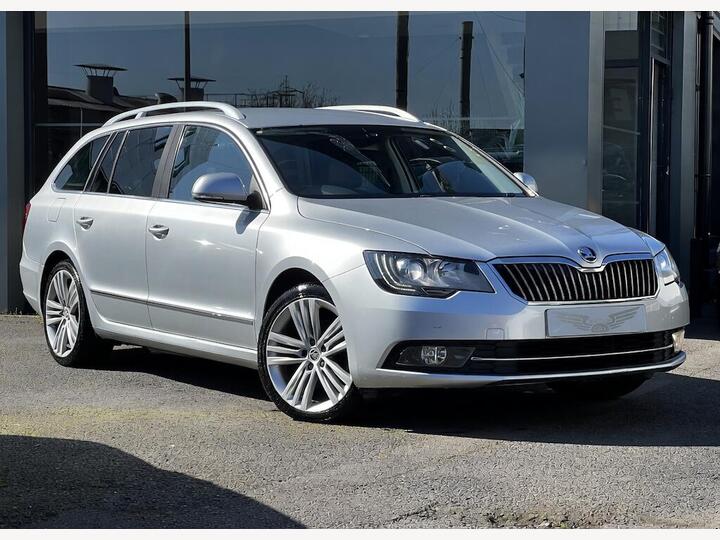 Skoda Superb 2.0 TDI Elegance DSG 4WD Euro 5 (s/s) 5dr