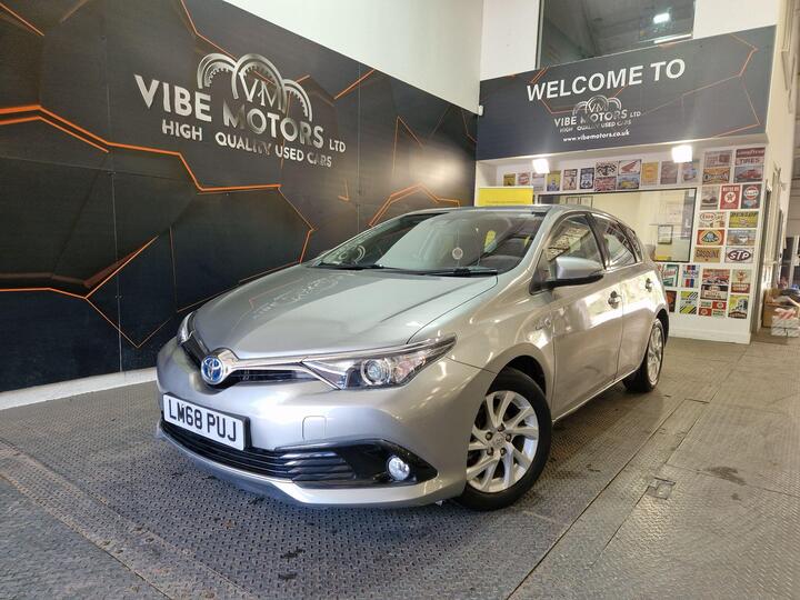 Toyota Auris 1.8 VVT-h Icon Tech CVT Euro 6 (s/s) 5dr Toyota Auris 1.8 VVT-h Icon Tech CVT Euro 6 (s/s) 5dr