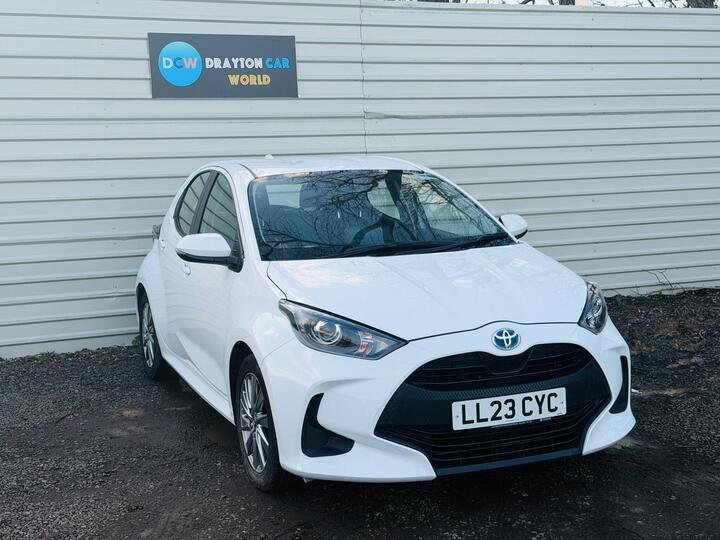 Toyota Yaris 1.5 VVT-h Icon E-CVT Euro 6 (s/s) 5dr Toyota Yaris 1.5 VVT-h Icon E-CVT Euro 6 (s/s) 5dr