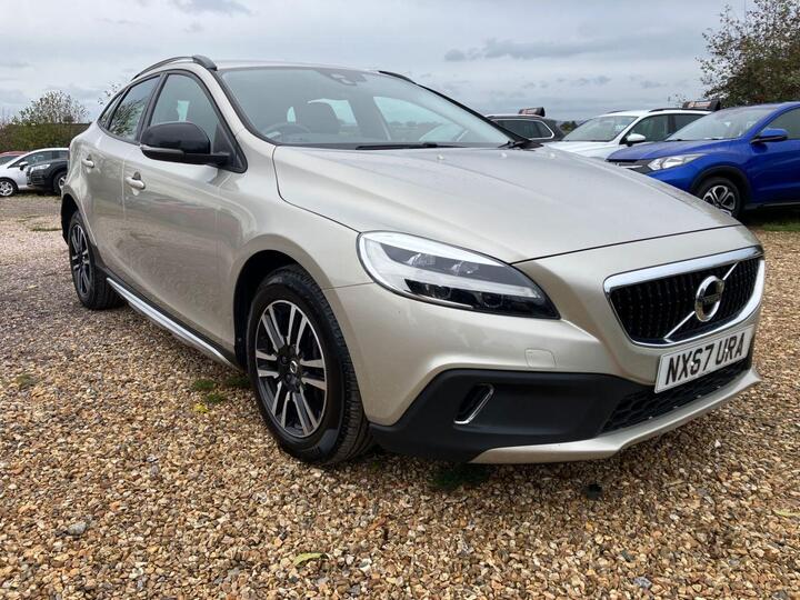 Volvo V40 CROSS COUNTRY 2.0 T3 Nav Plus Euro 6 (s/s) 5dr Volvo V40 CROSS COUNTRY 2.0 T3 Nav Plus Euro 6 (s/s) 5dr