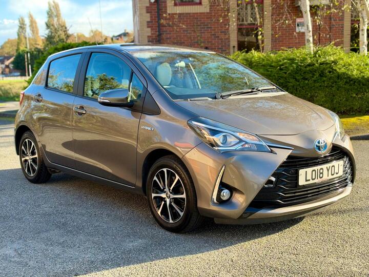 Toyota Yaris 1.5 VVT-h Icon Tech E-CVT Euro 6 (s/s) 5dr