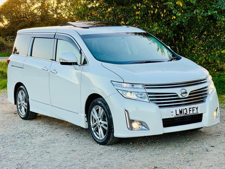 Nissan Elgrand 7 SEATER. TWIN SUNROOF. 2.5. AUTO. CLEAN