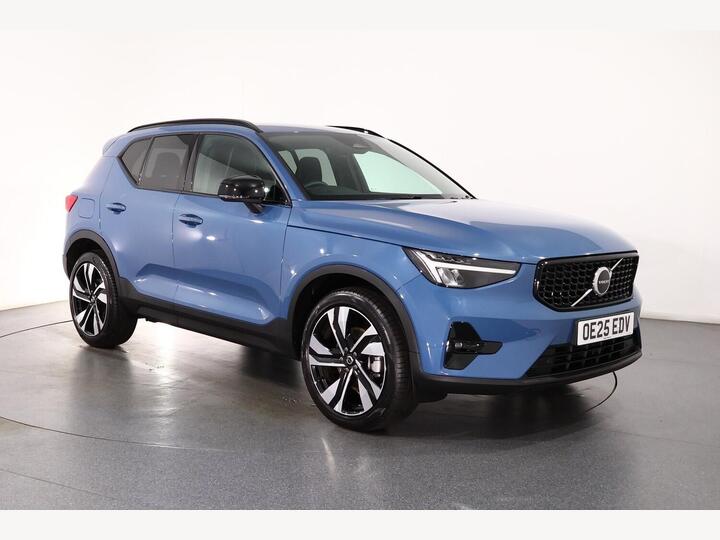Volvo XC40 2.0 B3 MHEV Plus Dark DCT Auto Euro 6 (s/s) 5dr
