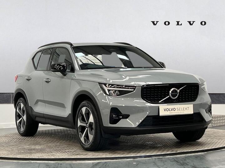 Volvo XC40 2.0 B3 MHEV Plus Dark DCT Auto Euro 6 (s/s) 5dr