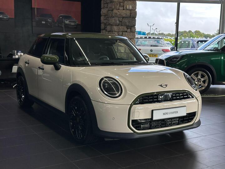 MINI Cooper 1.5C Paul Smith Edition Steptronic Euro 6 (s/s) 5dr