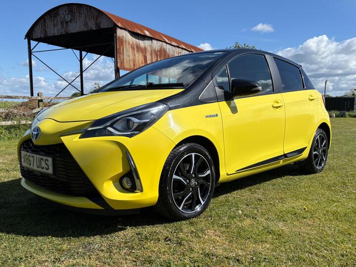 Toyota Yaris 1.5 VVT-h Yellow Bi-Tone Limited Edition E-CVT Euro 6 (s/s) 5dr